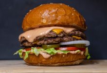 burger with lettuce and tomatoes